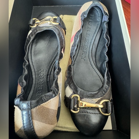 Burberry ballet flats size 7 brand new condition never worn - Picture 1 of 5
